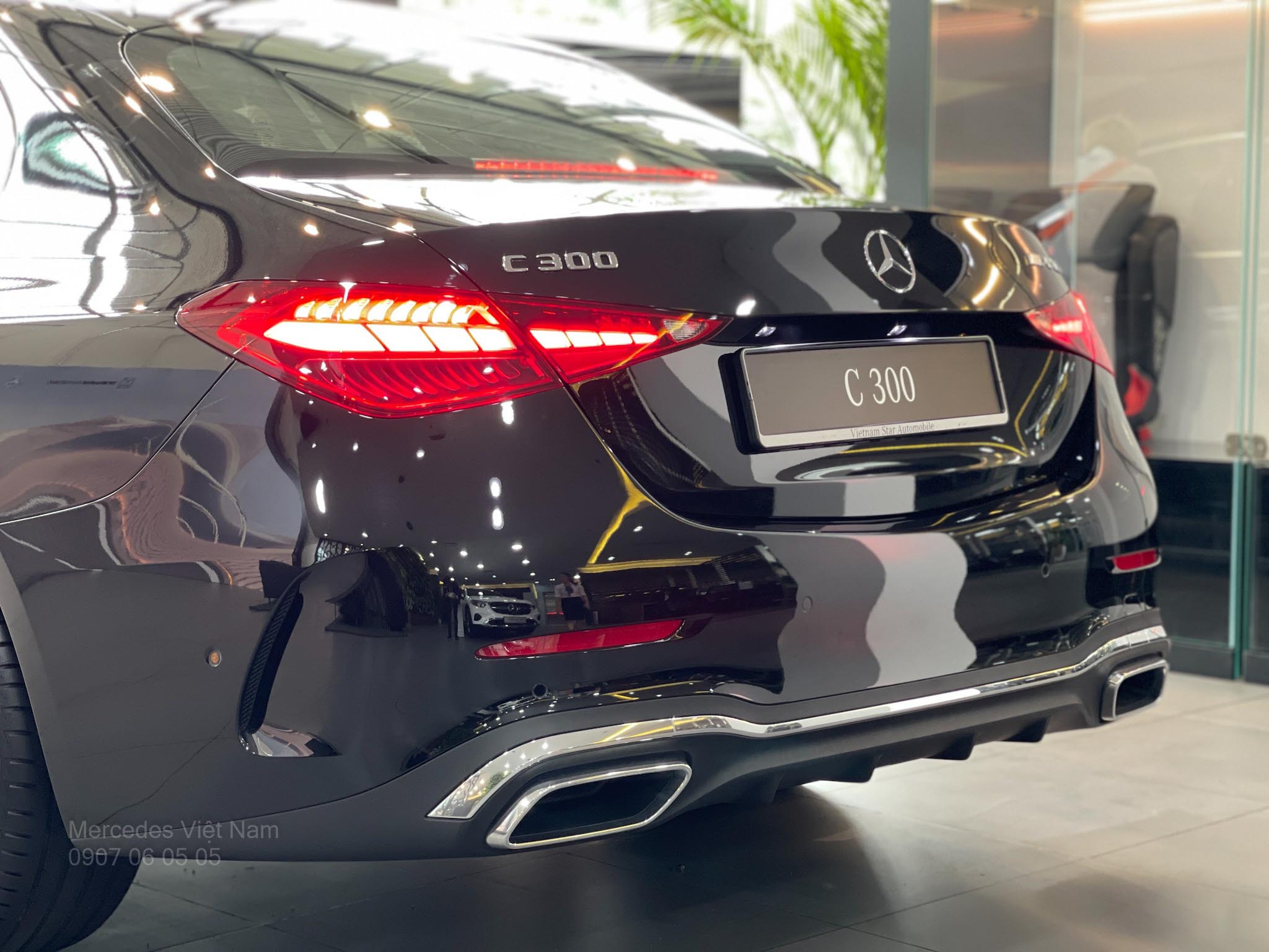 Mercedes-Benz C 300 AMG và Mercedes E-Class đã qua sử dụng (minh họa dòng E-Class)